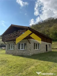 Cabana din piatra de codru si busteni pe Clisura Dunarii, Ca 