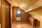 Apartament de închiriat la casă, cu 3 camere – zona N... 