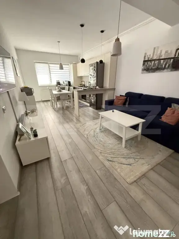 Apartament de vânzare, 3 camere, Terasă + Parcare – Zona - Brasov (Brasov)