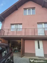 Casa spatioasa de vanzare in Sancrai cu 13 ari de teren 