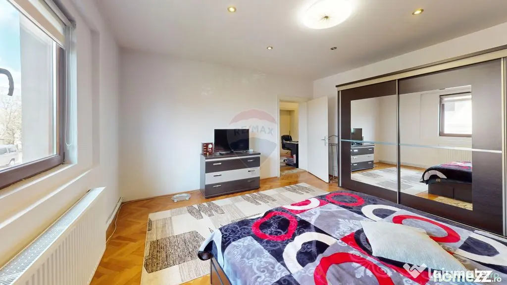 Casă / Vilă cu 4 camere de vânzare în zona Calea Popl...