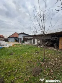 Casă renovată cu teren 600 mp, garaj și anexe – Posta,