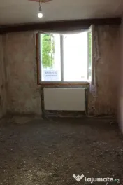Persoană fizică, vând apartament cu 3 camere decomandat – Str. Gloriei 