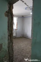 Persoană fizică, vând apartament cu 3 camere decomandat – Str. Gloriei 