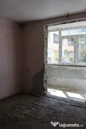 Persoană fizică, vând apartament cu 3 camere decomandat – Str. Gloriei 