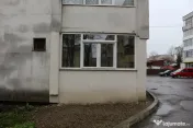 Persoană fizică, vând apartament cu 3 camere decomandat – Str. Gloriei 
