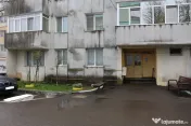 Persoană fizică, vând apartament cu 3 camere decomandat – Str. Gloriei 