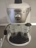 Vand cafetiera nouă DeLonghi