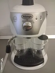 Vand cafetiera nouă DeLonghi 