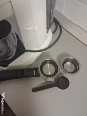 Vand cafetiera nouă DeLonghi 