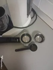 Vand cafetiera nouă DeLonghi 