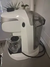 Vand cafetiera nouă DeLonghi 