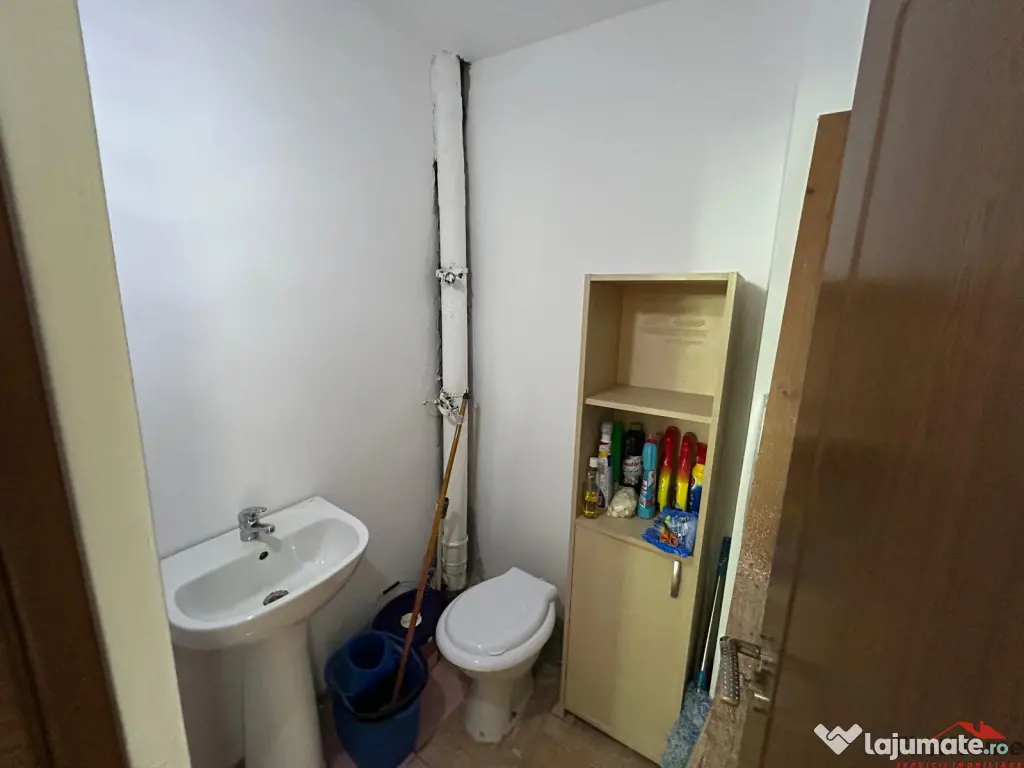 Apartament cu 3 camere de , zona Piata Moldovei