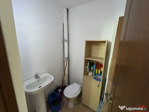 Apartament cu 3 camere de , zona Piata Moldovei