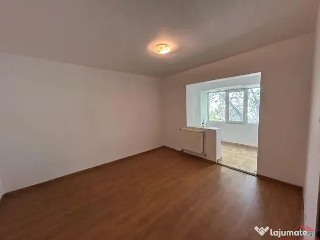 Apartament cu 3 camere de , zona Piata Moldovei