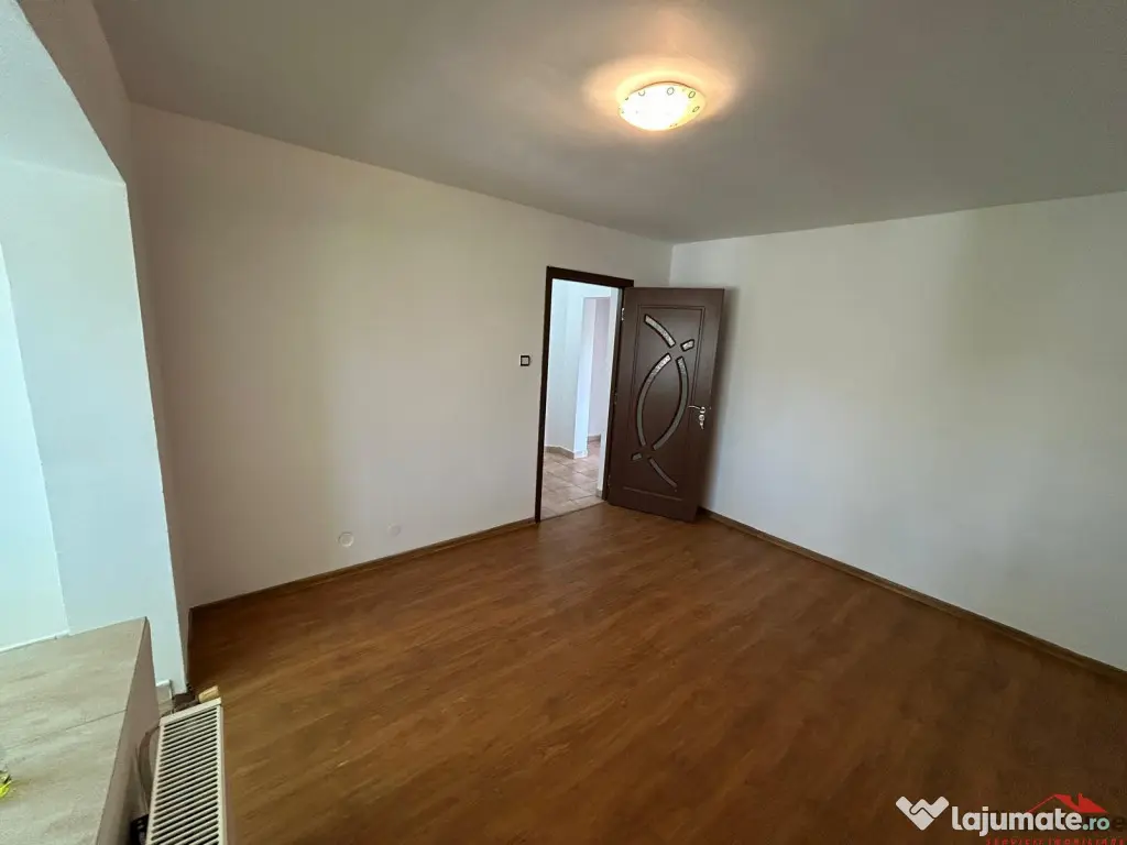 Apartament cu 3 camere de , zona Piata Moldovei