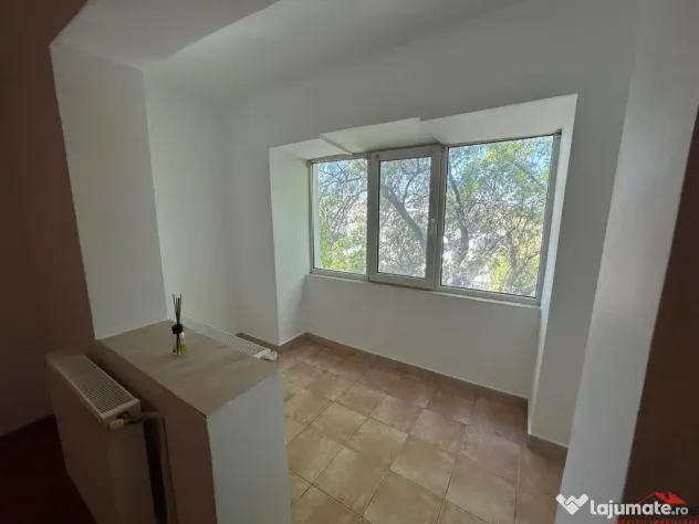 Apartament cu 3 camere de , zona Piata Moldovei