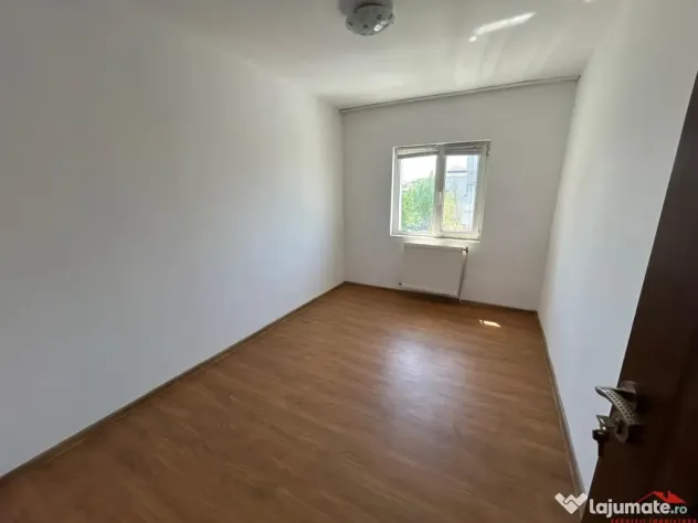 Apartament cu 3 camere de , zona Piata Moldovei