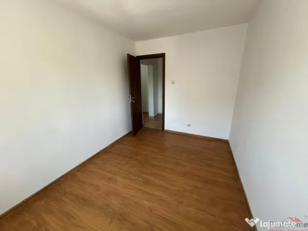 Apartament cu 3 camere de , zona Piata Moldovei