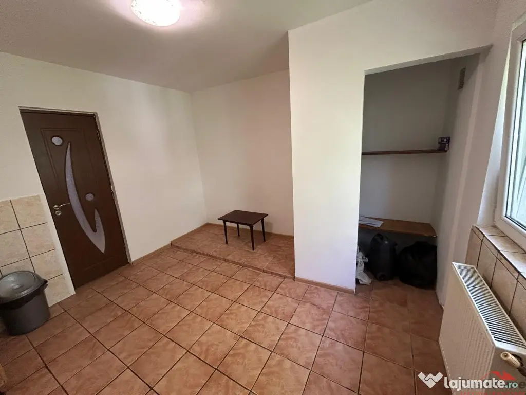 Apartament cu 3 camere de , zona Piata Moldovei