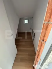 Duplex, 117mp, despărțit prin camera tehnică 