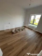 Duplex, 117mp, despărțit prin camera tehnică 
