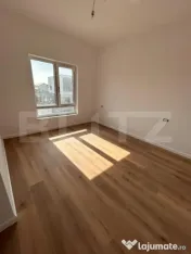 Duplex, 117mp, despărțit prin camera tehnică 
