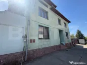 Casă individuală cu spațiu comercial, teren de 700 mp-Apa 