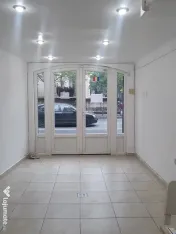 Închiriez mic spatiu comercial la strada Bd. Ferdinand