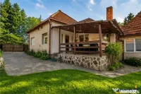 Casa familiala cu: teren 2.822 mp,jacuzzi, atelier,terasa,Ce 
