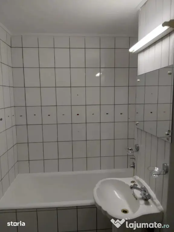 Apartament Cu 2 Camere Decomandate Zona George Enescu