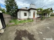Casa pe parter+casa de oaspeti, 3000 mp teren, zona Cotofeni 