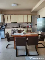 Apartament 3 camere, parcare si boxa, zonă Strada Libertă 