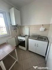 Garsoniera cocheta in bloc de apartamente, zona Centrul Civic! 