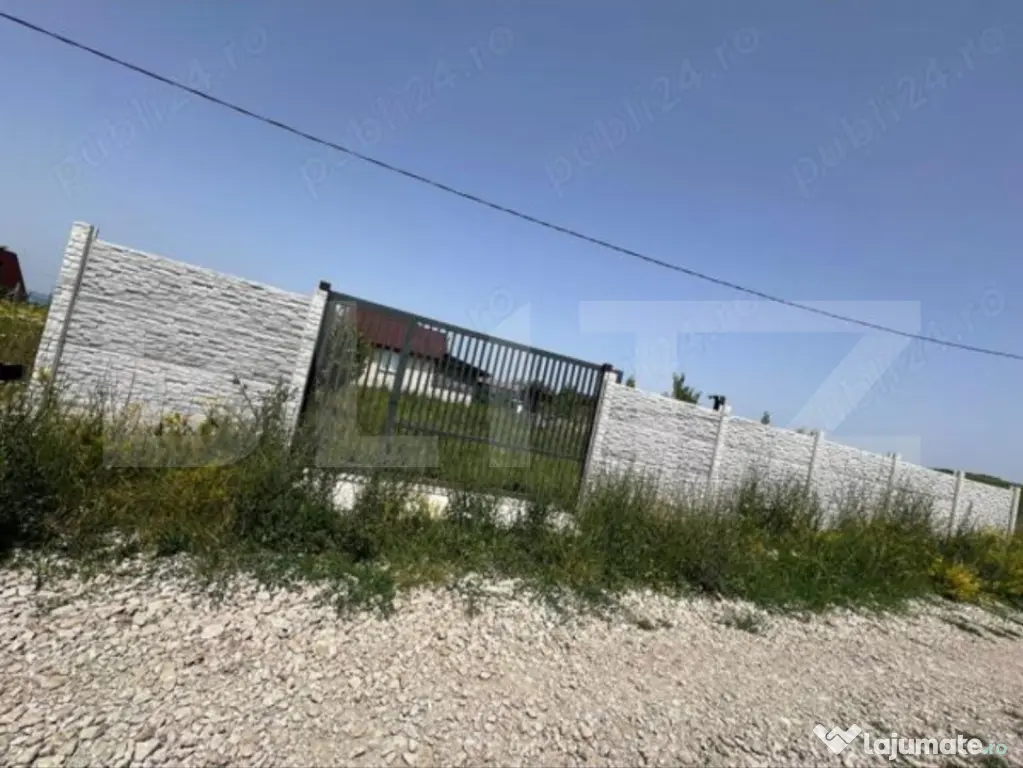 Teren intravilan de 425 mp, cu o cabană construită cu acte