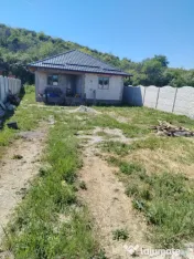 Casa parter la rosu, 355 mp teren, zona Podari 
