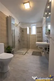 Nivel in vila, 4 camere, cu garaj, curte proprie, Central, 