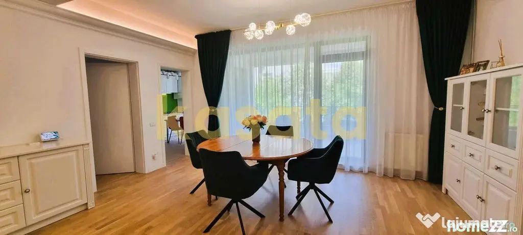 Apartament spațios cu 4 camere de închiriat în zona Av...