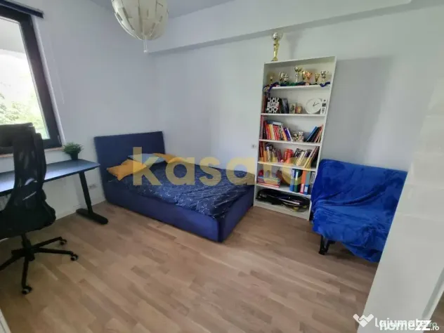 Apartament spațios cu 4 camere de închiriat în zona Av...