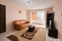 Apartament decomandat cu 3 camere, zona Cetate
