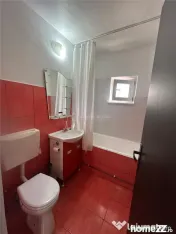 Apartament decomandat cu 3 camere, zona Cetate 