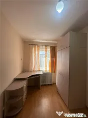 Apartament decomandat cu 3 camere, zona Cetate 