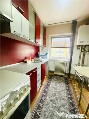 Apartament decomandat cu 3 camere, zona Cetate 