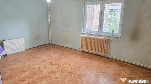 Vand apartament 2 camere decomandat in Deva, zona Gojdu, etaj 1,