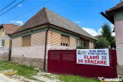 FILM!Doua case traditionale,pe domeniu cu peste 5.000mp tere 