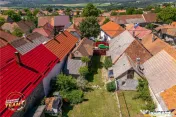 FILM!Doua case traditionale,pe domeniu cu peste 5.000mp tere 