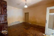 FILM!Doua case traditionale,pe domeniu cu peste 5.000mp tere 