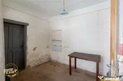 FILM!Doua case traditionale,pe domeniu cu peste 5.000mp tere 