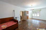 FILM!Doua case traditionale,pe domeniu cu peste 5.000mp tere 