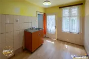 FILM!Doua case traditionale,pe domeniu cu peste 5.000mp tere 